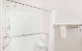 Super 8 By Wyndham Holton